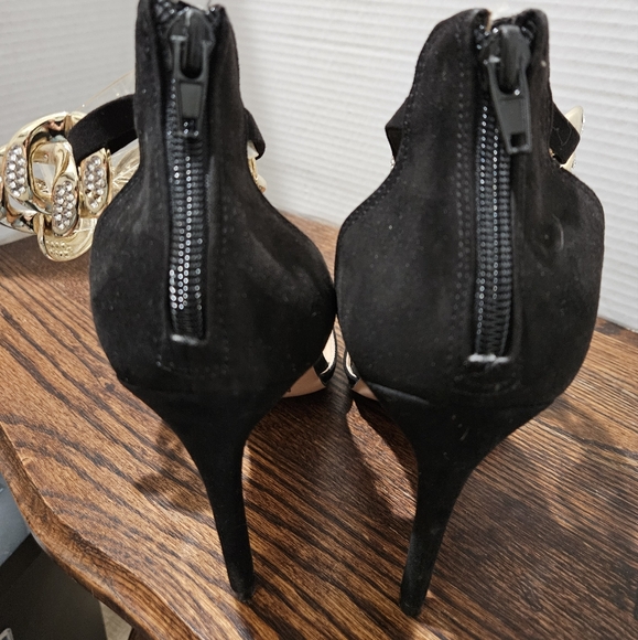 Mix no 6 Black and gold ankle pump with back zipper. - Picture 7 of 8